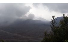 Gunung Bromo Erupsi...