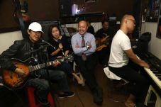 Gandeng Musisi Jazz,...