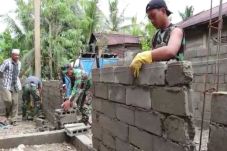 TNI Bedah Rumah Tak...