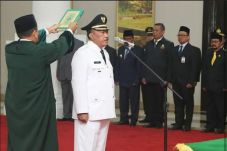 Edi Ariadi Resmi Jabat...