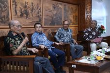 Syafii Maarif Ingin...