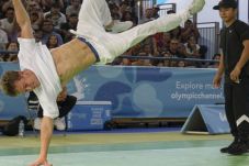 Breakdance Berjuang...