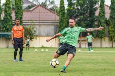 Bentrok Persebaya Kontra...