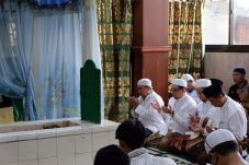 Ziarah ke Gresik, Habib...