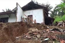 Belasan Rumah di Kuningan...