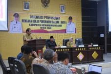Bupati Kobar Nurhidayah:...