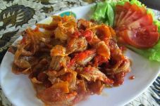 Membuat Balado Ikan...