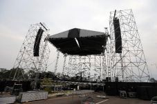 Miliarder Branson Gelar...