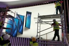 Besok, Huawei Mate X...