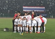 Menang Adu Penalti,...