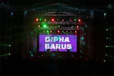 Ancol Diguyur Hujan,...