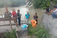 Pemancing Temukan Mayat...