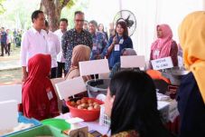 Temui KPM PKH di Cilacap,...