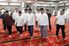 Gelar Tausyiah Akbar,...