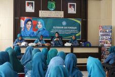 Thia Yufada Ajak Ibu-ibu...