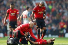 United Krisis Pemain,...