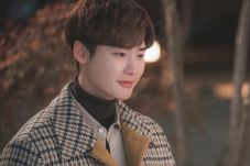Lee Jong Suk Jalani...