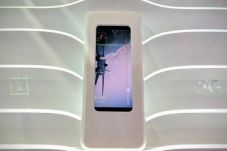 OnePlus Bawa Ponsel...