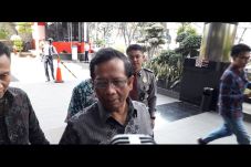 Datangi KPK, Mahfud...