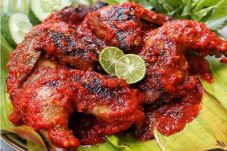Cari Teman Makan Siang?...