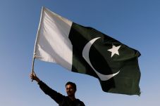 Balas Serangan, Pakistan...