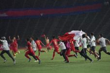 Lupakan Euforia Juara,...
