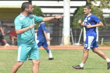 Persib Siaga Lawan Tira...