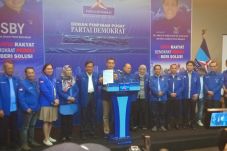Ani Yudhoyono Sakit,...