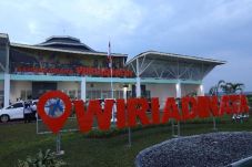 Maret, Presiden Minta...