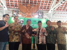Gandeng Pemkot Bandung,...