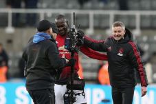 Tak Pedulikan Lukaku,...