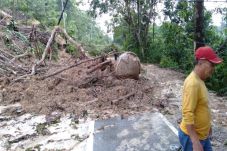 Bukit Matok Longsor,...