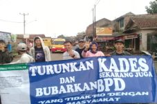 Ganti Lapangan Bola...
