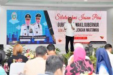 Gubernur Ajak Wartawan...