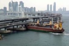 Kapten Mabuk, Kapal...