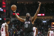 Cetak 58 Poin, Harden...