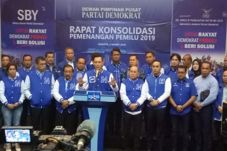 Soekarwo dan Nachrowi...