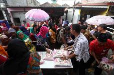 Ratusan Warga Gadukan...