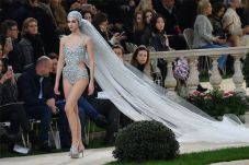 Chanel Bikin Baju Pengantin...