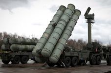 Keukeuh Pilih S-400...
