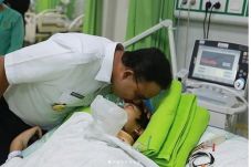 Kisah Anies Cium Kening...