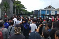 Mafia Tanah Meresahkan,...