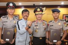 Kapolri Beri Rizki Sani...