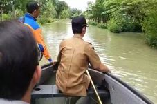 Ketua DPRD dan Bupati...