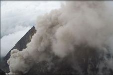 Gunung Merapi Terus...