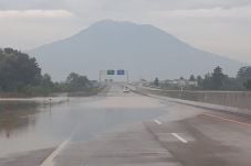 Banjir di Jalur Tol...