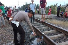 Motor Ditabrak Kereta,...