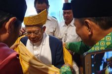 KH Maruf Amin Targetkan...