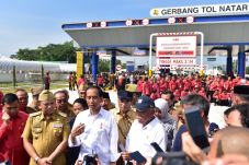 Jokowi Berharap Tol...