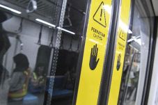 Moda Transportasi MRT...